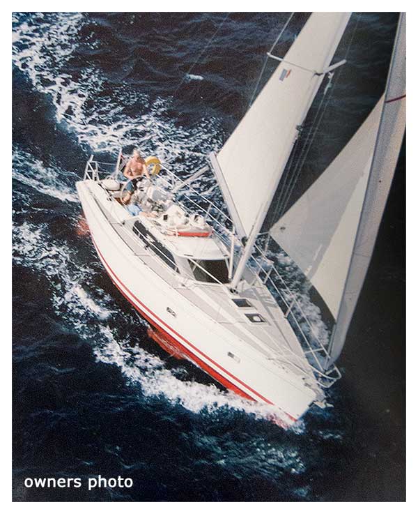 Overhead photo of this yacht for sale