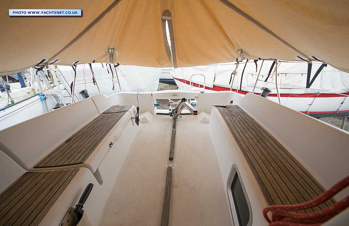 Cockpit aft