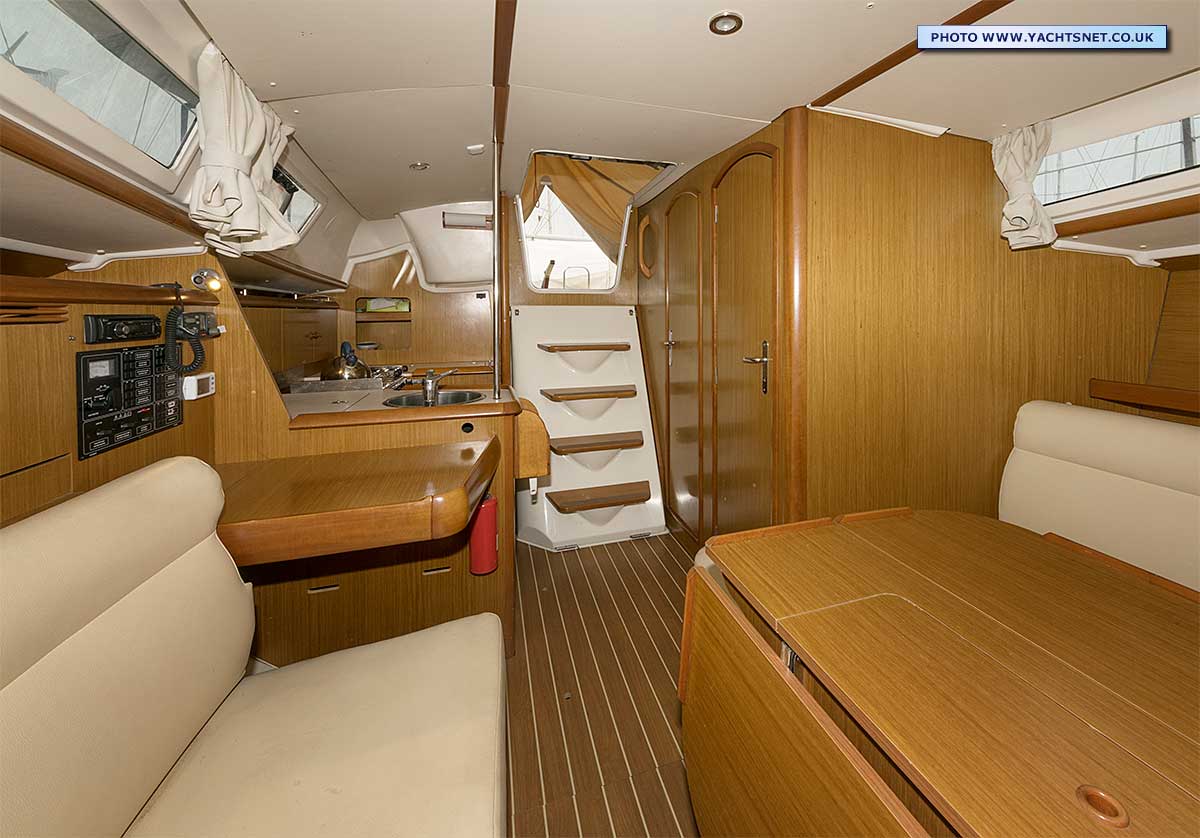 Saloon aft