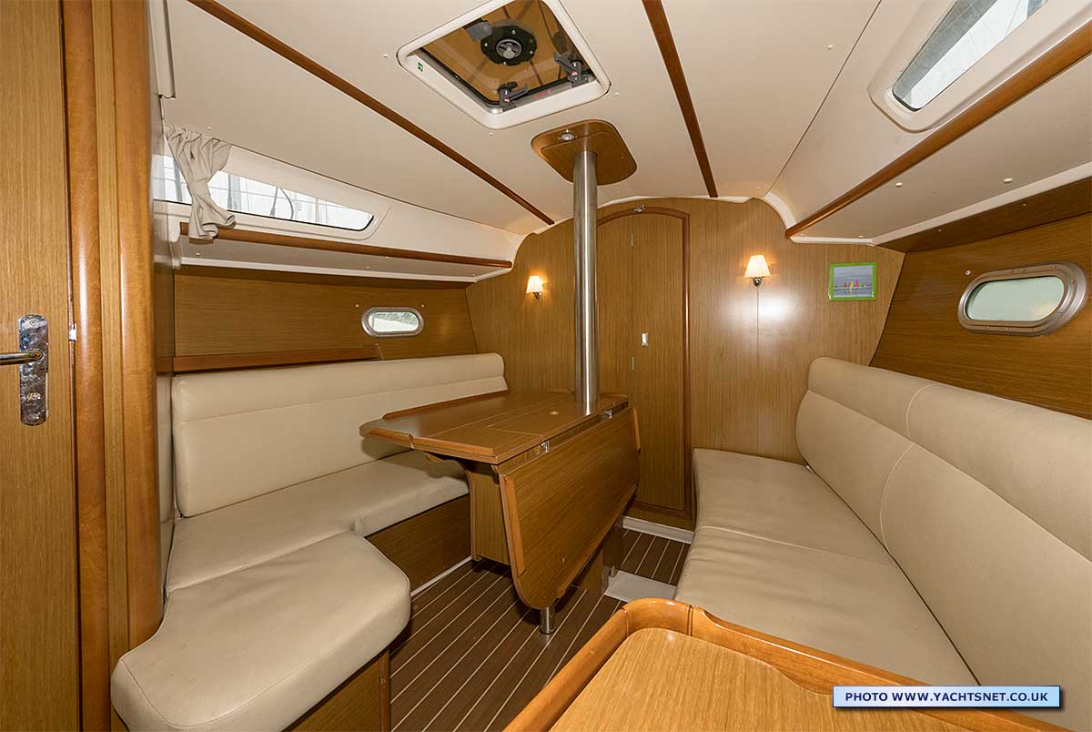 Saloon forward