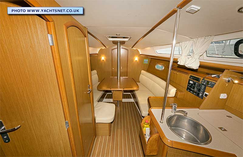 Saloon - Sun Odyssey 32i for sale