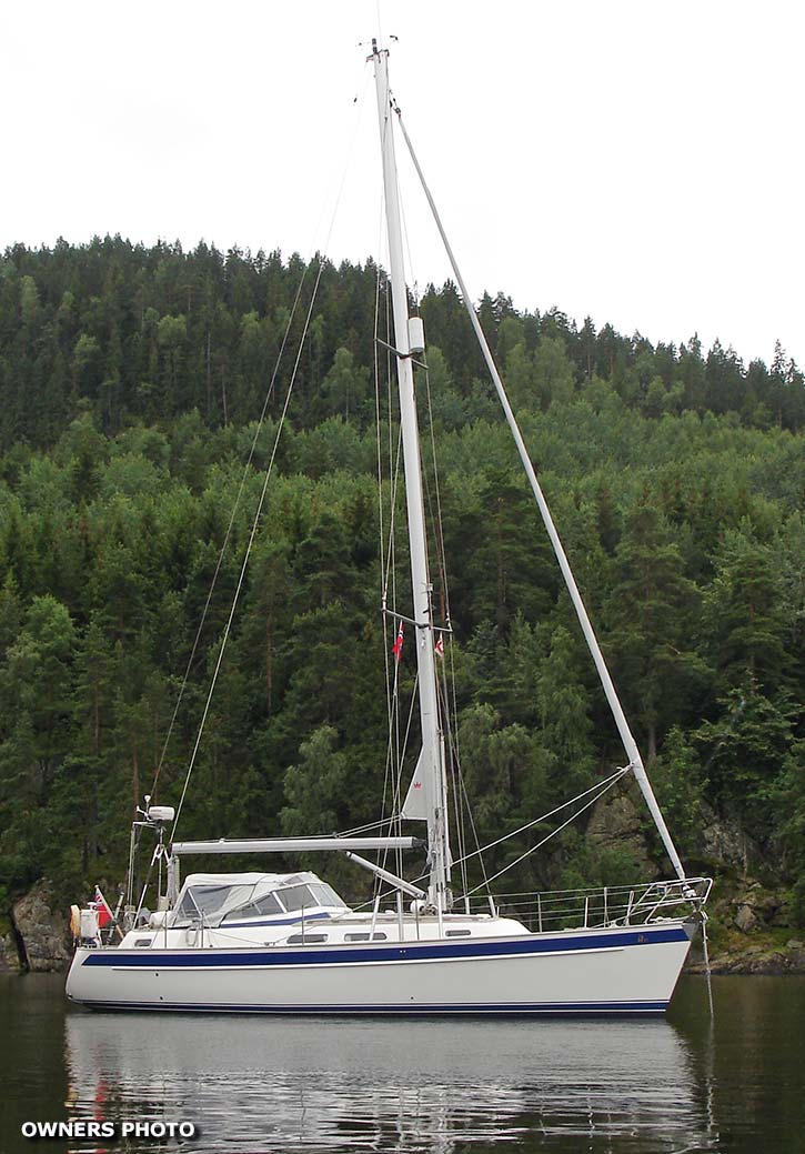 Moored - Hallberg-Rassy 37