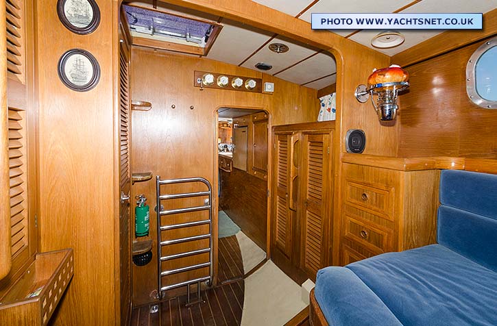 Walkthrough to aft cabin