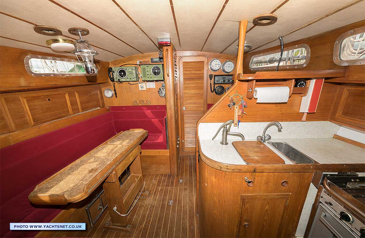 Saloon forward