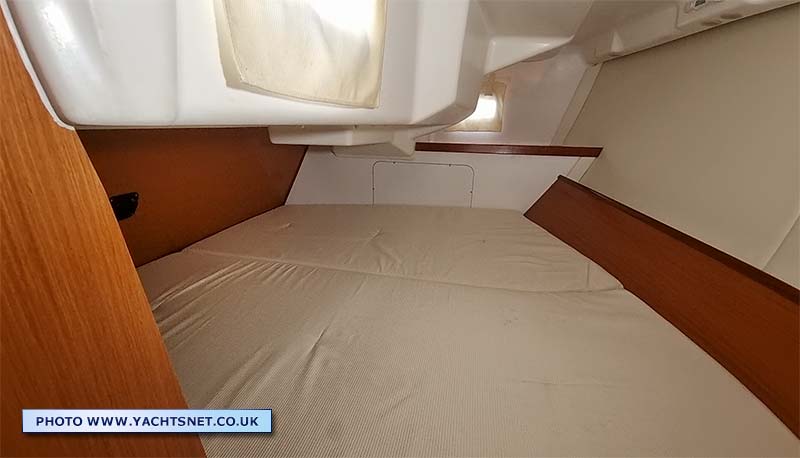 Aftcabin berth