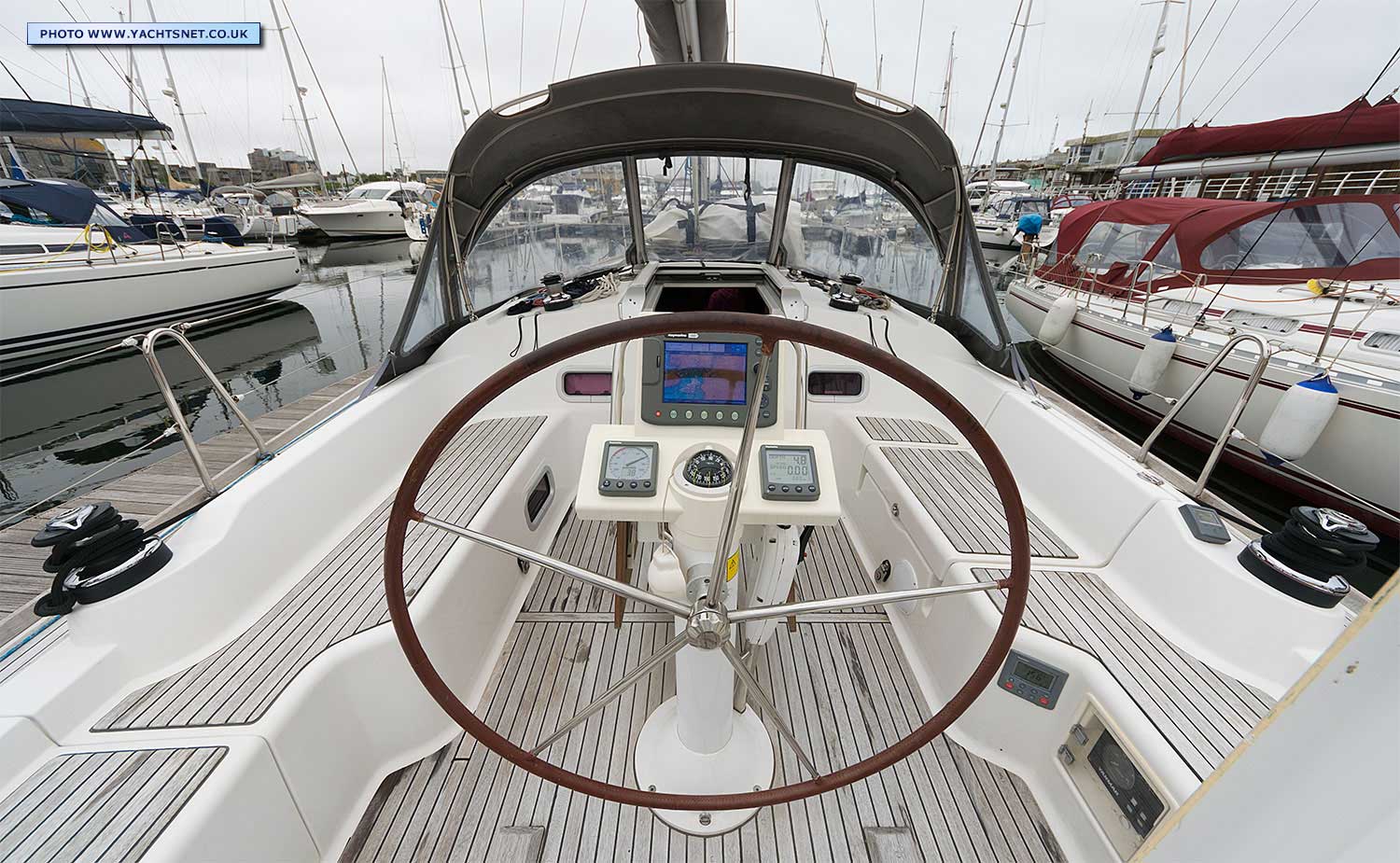 Cockpit forward
